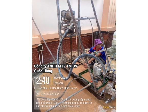 Thi công lắp kim chống sét, Kho bạc Nhà nước Hớn Quản, Bình Phước